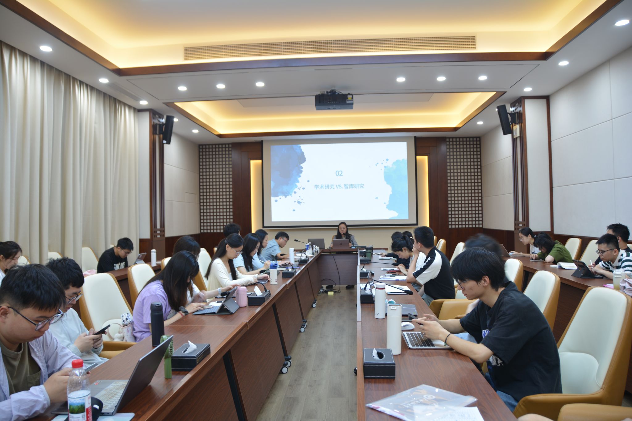 区域国别交叉研究助力智库建设 经济贸易咨询的新视角