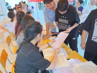 经贸与信息工程系高效有序开展2023年迎新工作，注入专业活力与经贸咨询新服务